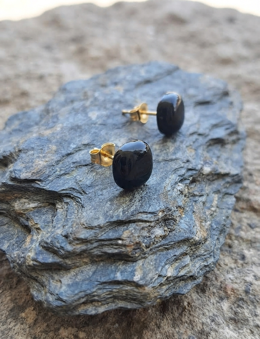Parisian Chic Resin Stud Earrings – Black