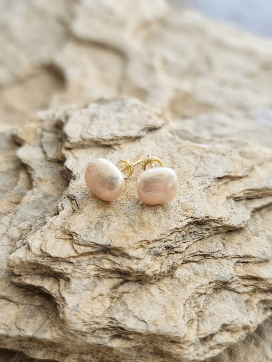 Parisian Chic Resin Stud Earrings – Cream Rose Pearl