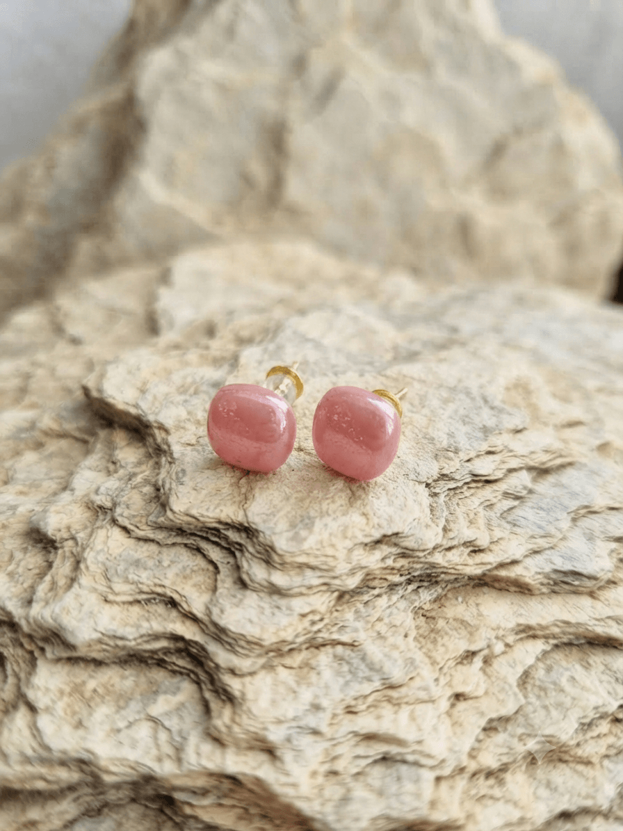 Parisian Chic Resin Stud Earrings – Rose Pearl Cushion