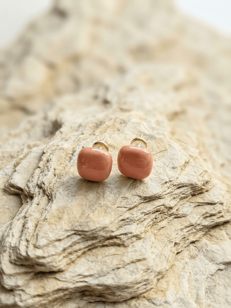 Parisian Chic Resin Stud Earrings – Somon Pearl