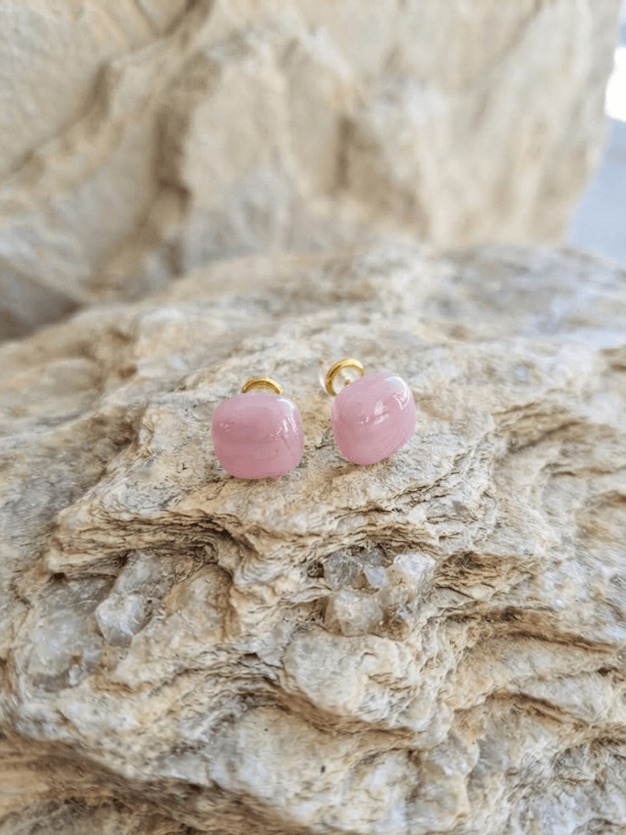 Parisian Chic Resin Stud Earrings – Rose Pearl