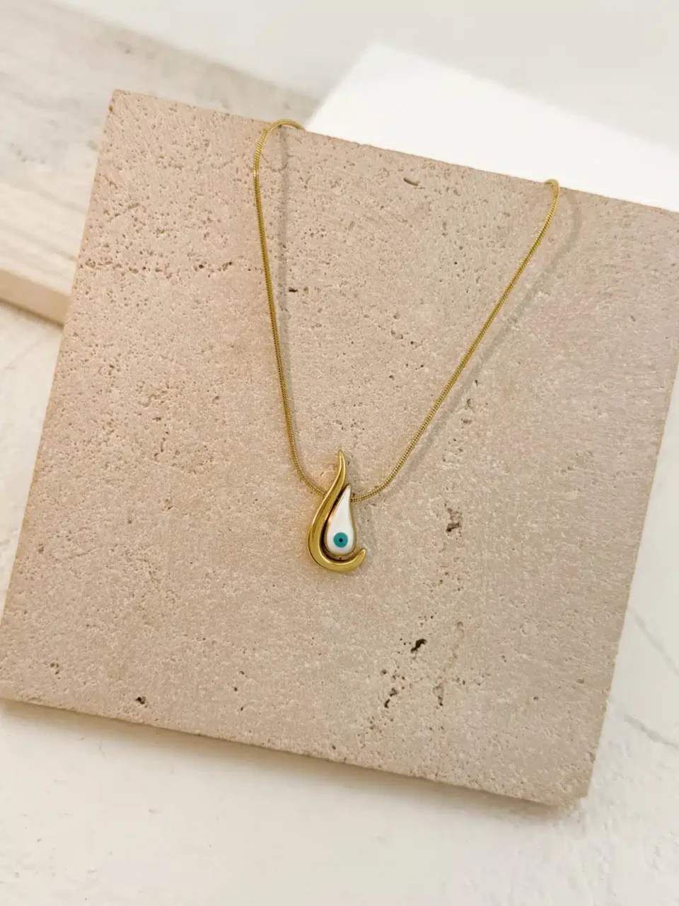 Aura Evil Eye Pendant – Επιχρυσωμένο Κολιέ από Ανοξείδωτο Ατσάλι με Μάτι σε Σχήμα Δάκρυ