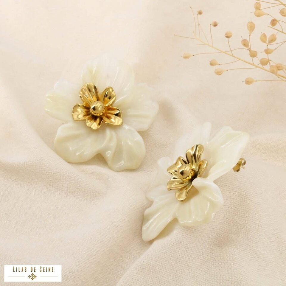✨ New Arrival: Statement Καρφωτά Σκουλαρίκια Λουλούδια με Κρεμ Ρητίνη & Χρυσό Ατσάλι