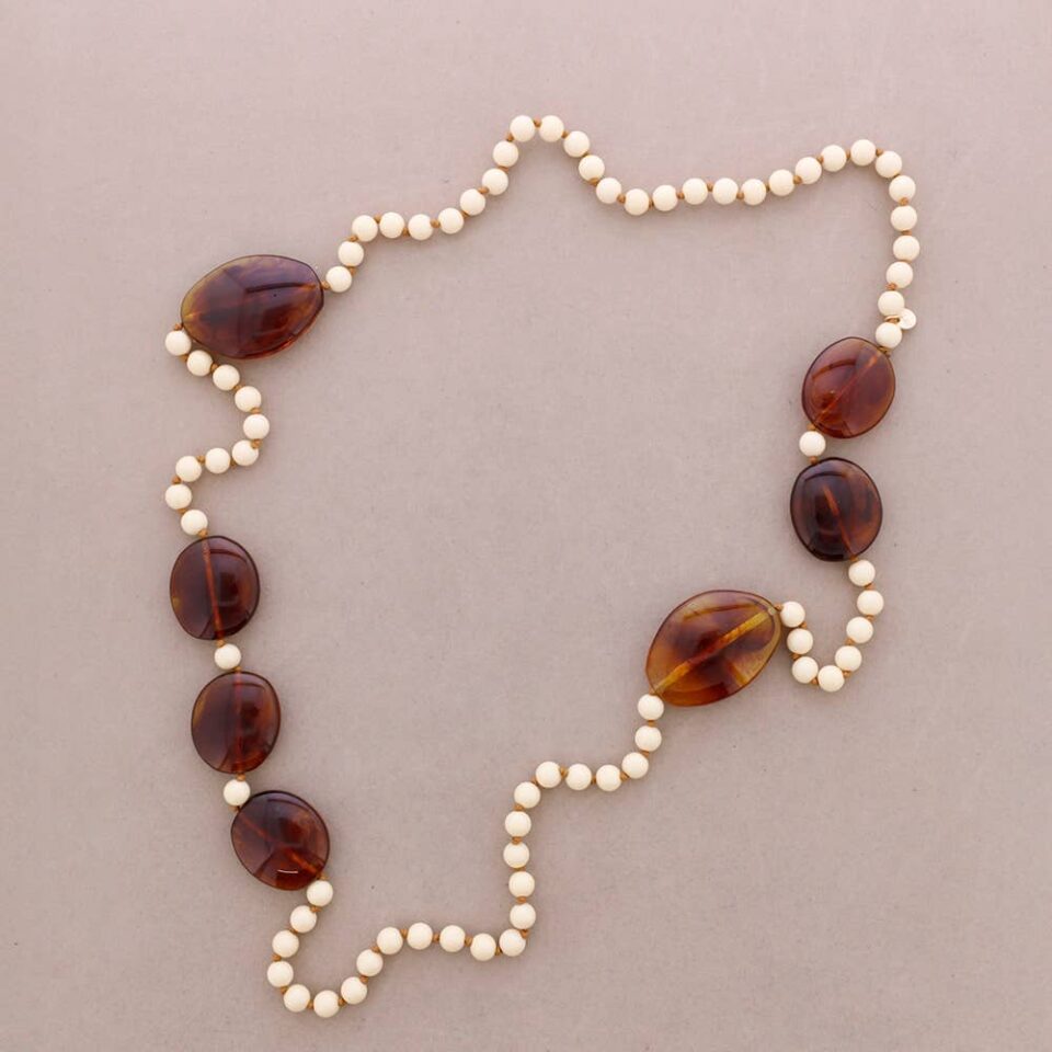 Statement Κολιέ από Φυσικό Ξύλο και Amber Resin με Εφέ Κεχριμπαριού