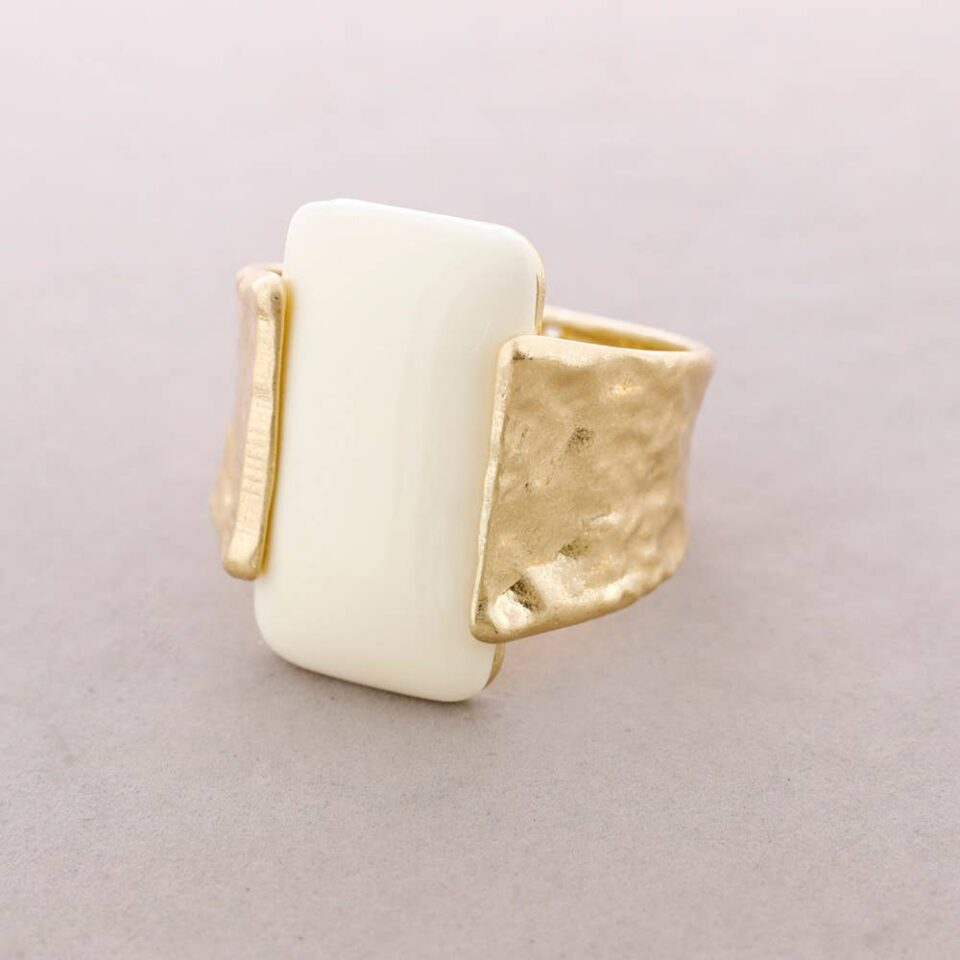 Σφυρήλατη Χειροπέδα Cuff με Ivory Resin Στοιχείο
